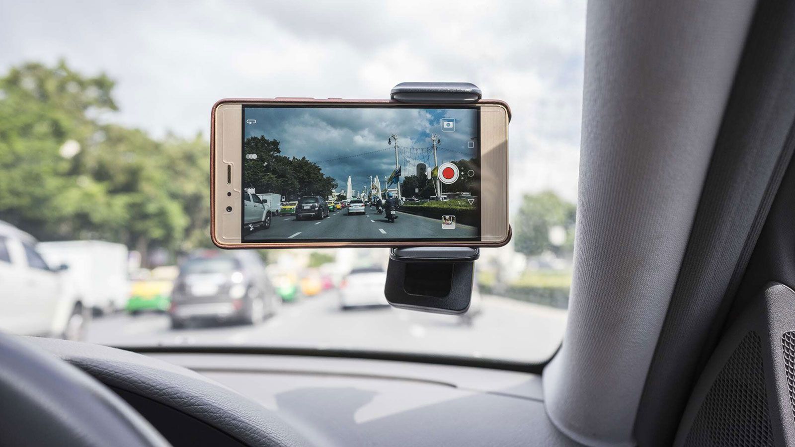 Πώς να φτιάξεις dashcam χωρίς καλώδια… με μόλις 15 ευρώ