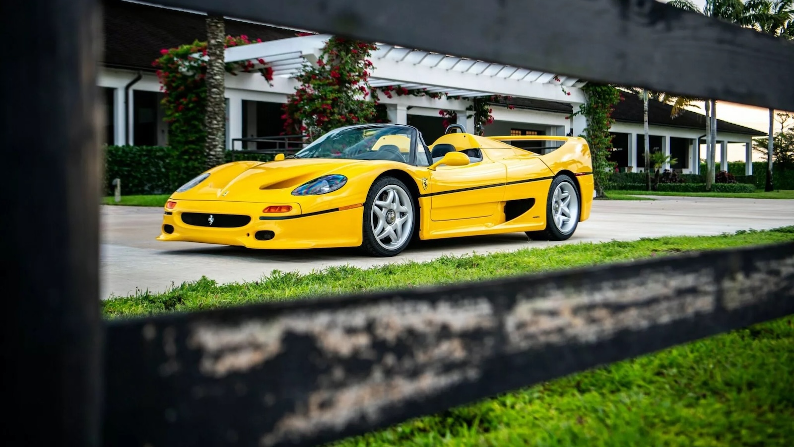 Μοναδική Ferrari F50 πουλήθηκε σε τιμή ρεκόρ