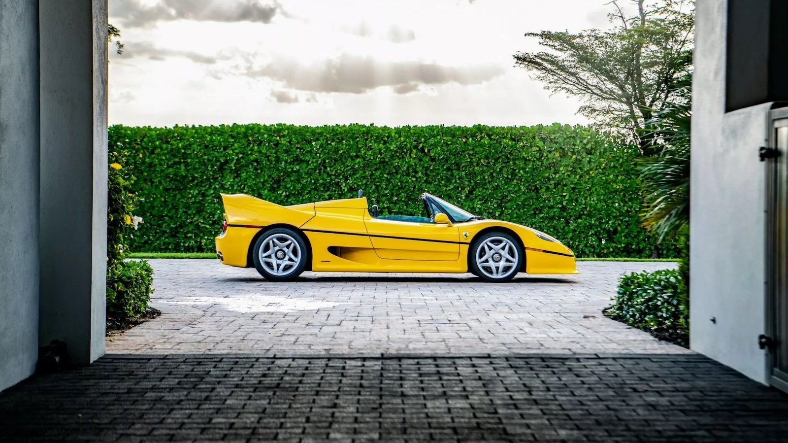 Μοναδική Ferrari F50 πουλήθηκε σε τιμή ρεκόρ