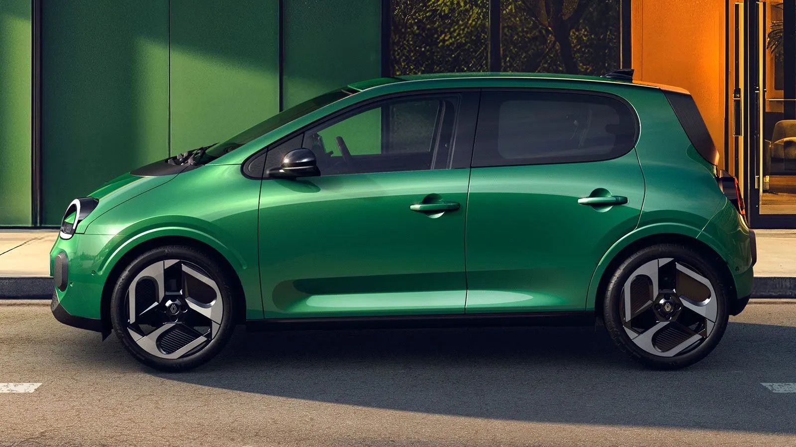 Το νέο Renault Twingo E-Tech Electric από το πλάι