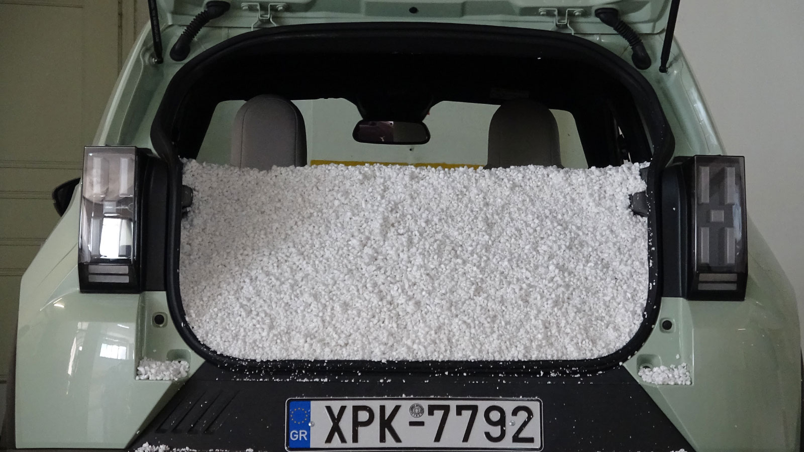 . Το πορτ-μπαγκάζ του Grande Panda ξεχωρίζει ως προς το μέγιστο εσωτερικό φάρδος που φτάνει τα 1,24 μ., δηλαδή μπορεί να χωρέσει μεγάλα αντικείμενα σε