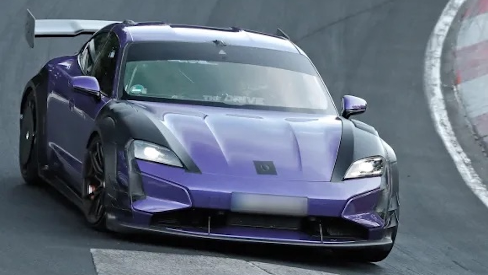 Δοκιμές για Porsche Taycan GT4 RS - Έσπασε διαχύτη στο Nürburgring