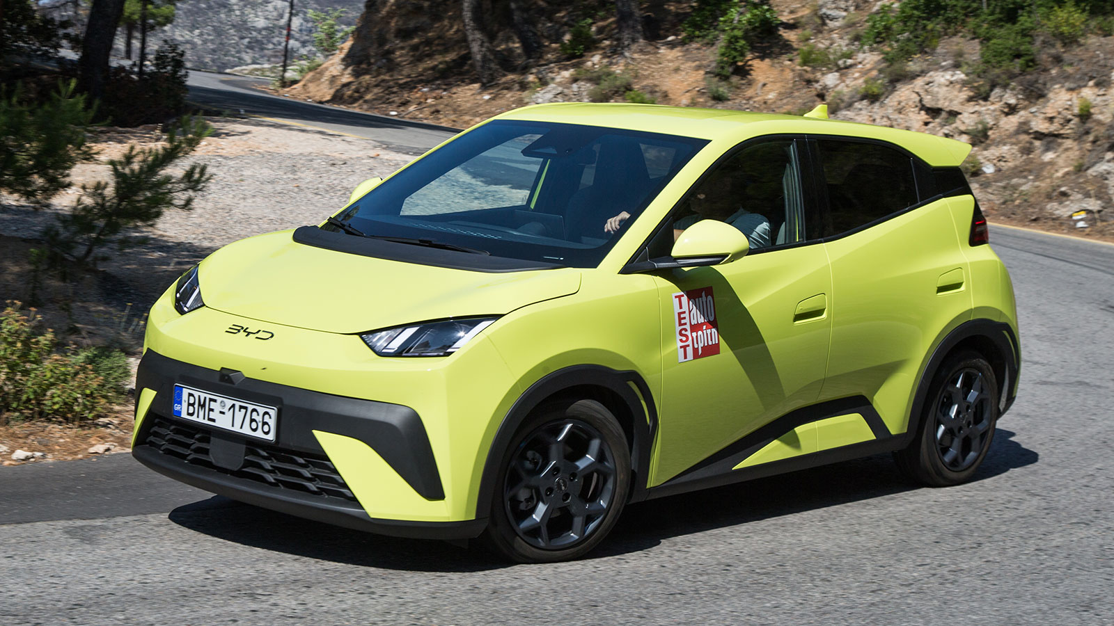 Δοκιμή BYD Dolphin Surf Comfort, κλείνει το μάτι στη Gen-Z