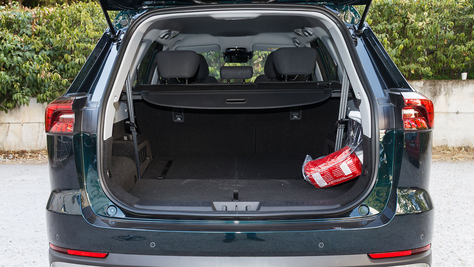 Τα 889 λτ. σε 5-θέσια διάταξη είναι το δεύτερο καλύτερο νούμερο που έχουμε δει σε μοντέλο δοκιμής, το οποίο περιορίζεται στα 117 λτ. όταν χρησιμοποιεί