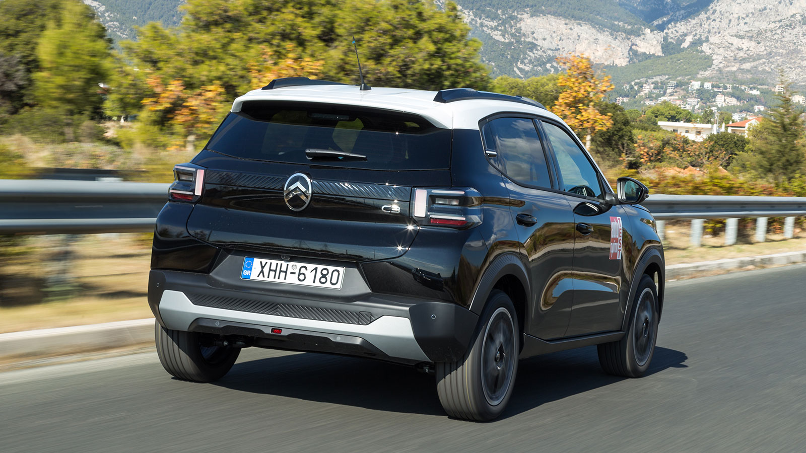 Το νέο C3 δίνει την αίσθηση πως κινείσαι στον αφρό απορροφώντας τους κραδασμούς από το ανάγλυφο του οδοστρώματος και προφέροντας παράλληλα πολύ καλή π