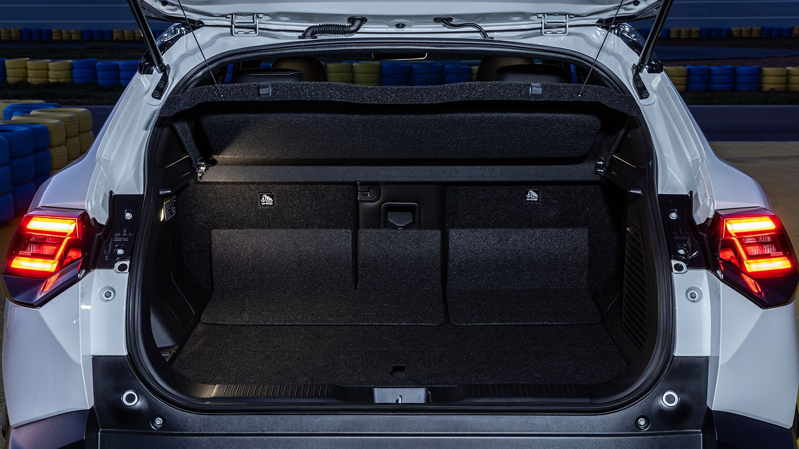 suzuki e-Vitara πορτ-μπαγκάζ 238-310 λίτρα