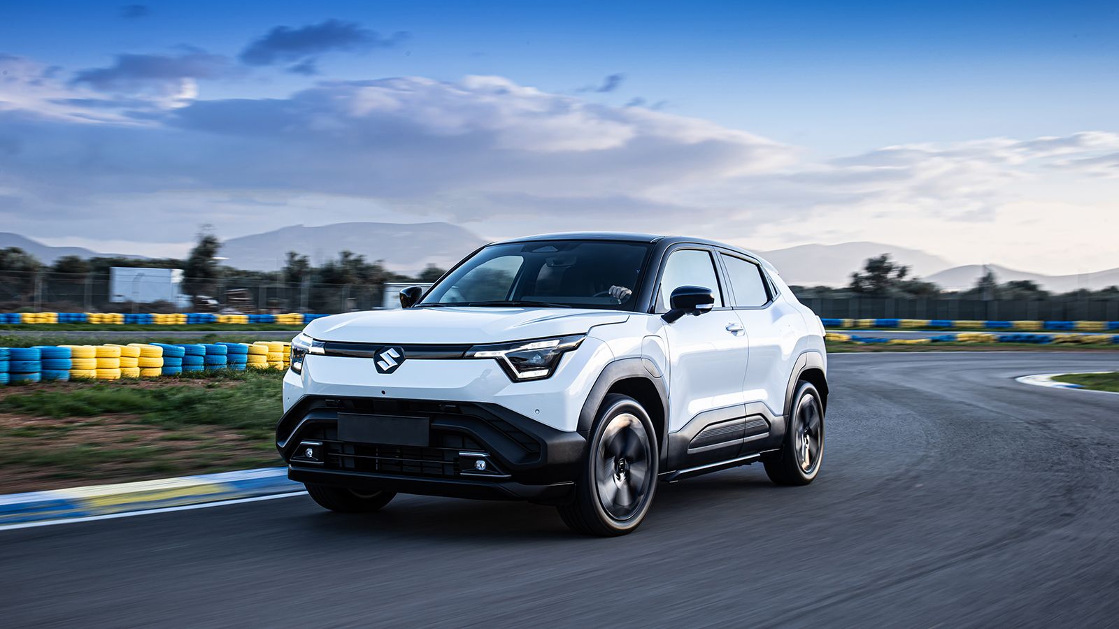 Οδηγούμε το 1ο ηλεκτρικό Suzuki e Vitara στην πίστα