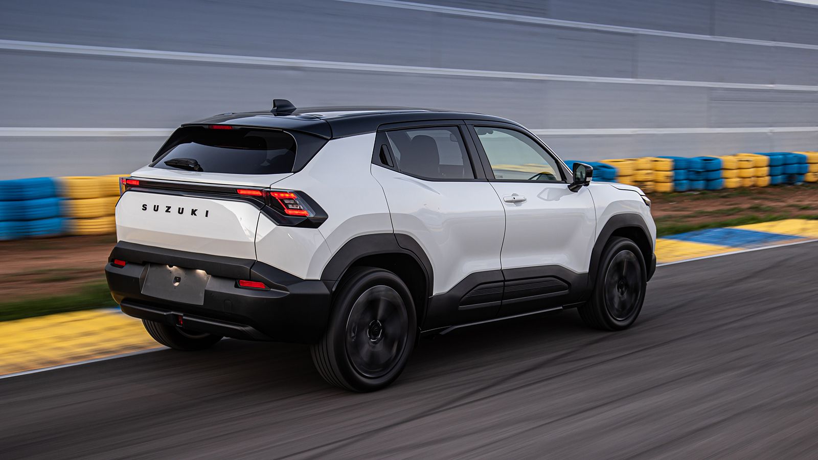 Οδηγούμε το 1ο ηλεκτρικό Suzuki e Vitara στην πίστα