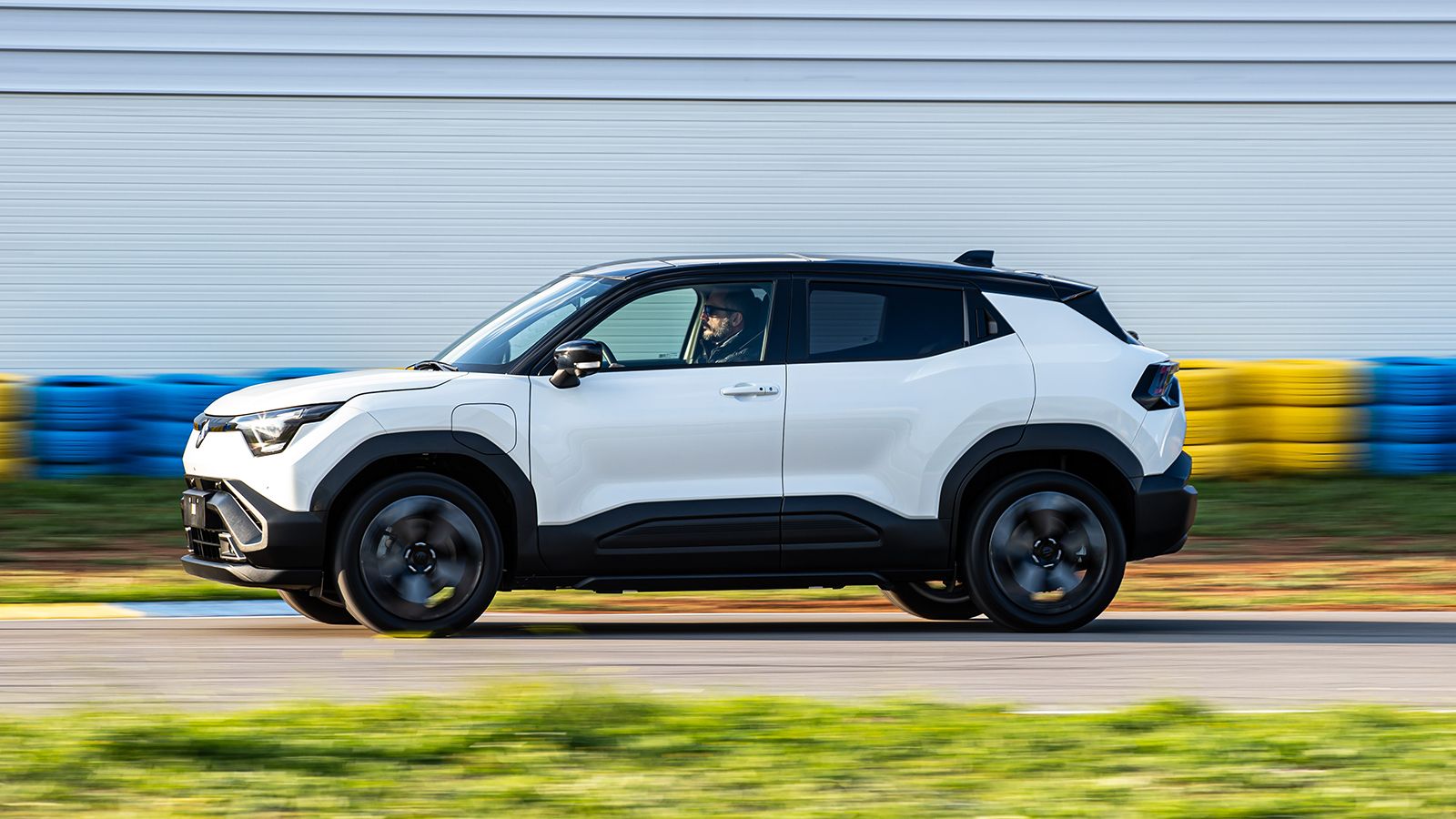 Οδηγούμε το 1ο ηλεκτρικό Suzuki e Vitara στην πίστα