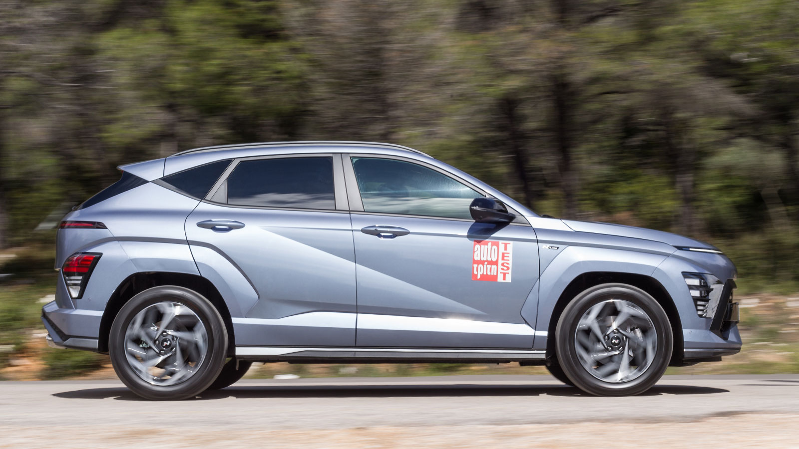 H έκδοση με τα 138 άλογα στην πράξη έχει παρόμοιες επιδόσεις με το κατηργημένο 198άρι Kona, καθώς προσπερνάει σβέλτα, με το 60-100 χλμ./ώρα να έρχεται