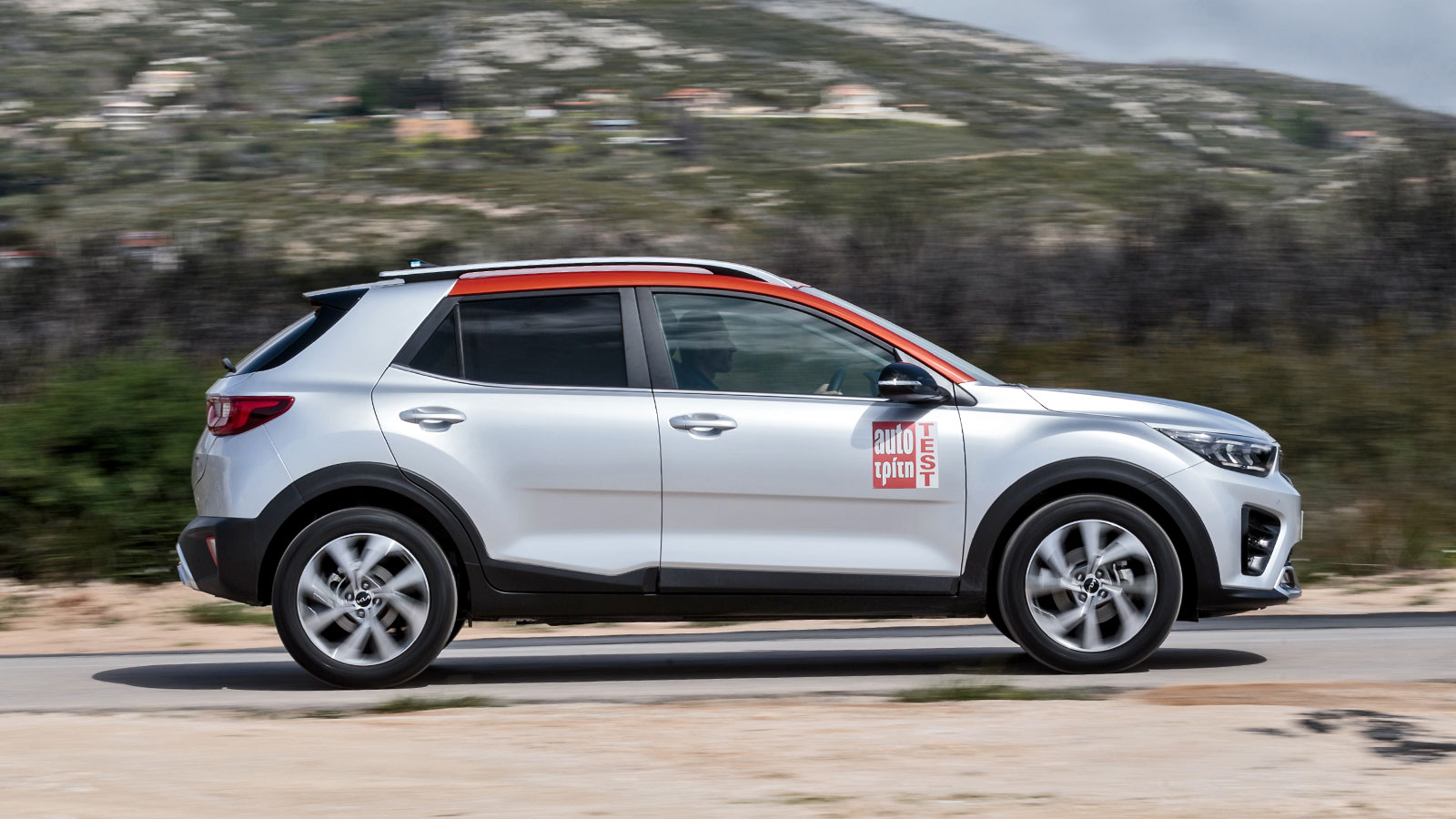 Το κινητήριο σύνολο του Stonic, έχει αρκετά ραφιναρισμένα χαρακτηριστικά, με γραμμική και γεμάτη λειτουργία.