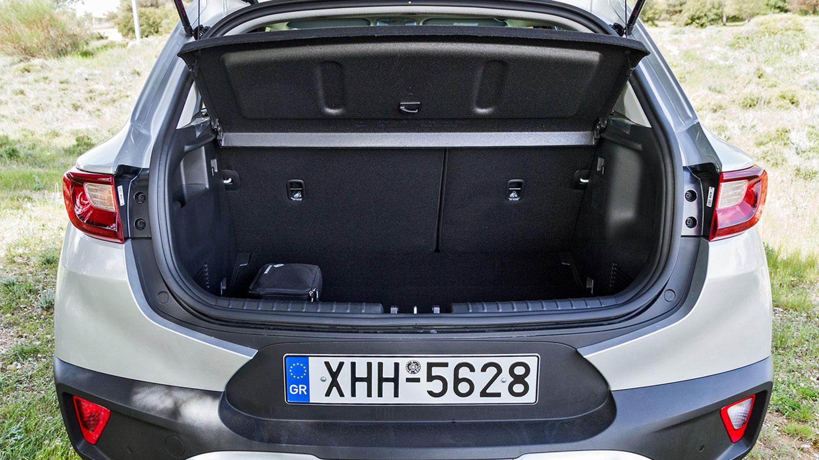 Ο χώρος αποσκευών έχει 352 λτ. χωρητικότητας.
