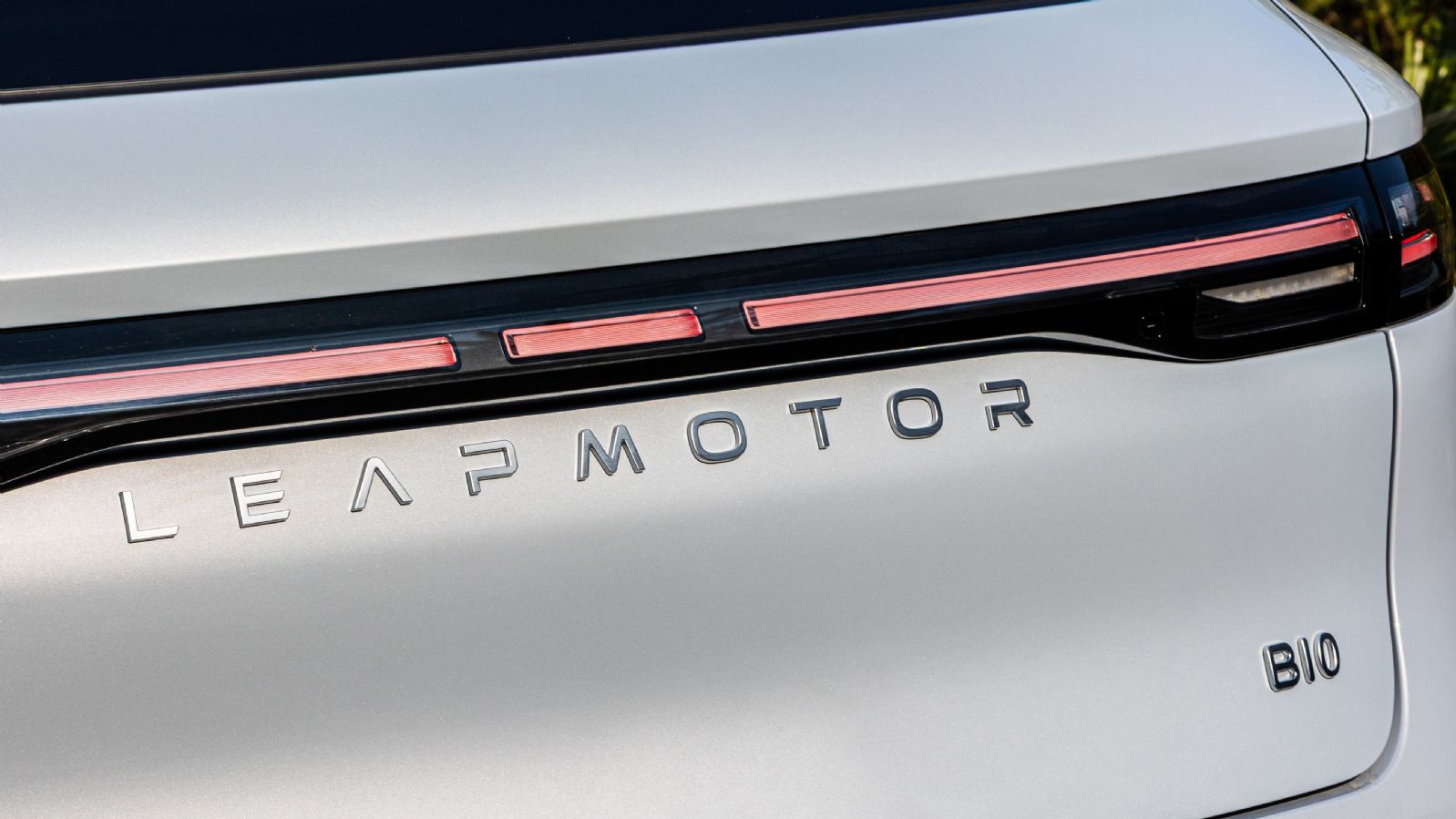 Η σχέση αξίας τιμής του Leapmotor B10 είναι ένα από τα ατού του μοντέλου, αφού με εισαγωγική τιμή 25.900 ευρώ «κοντράρει» επιλογές από μικρότερα segme