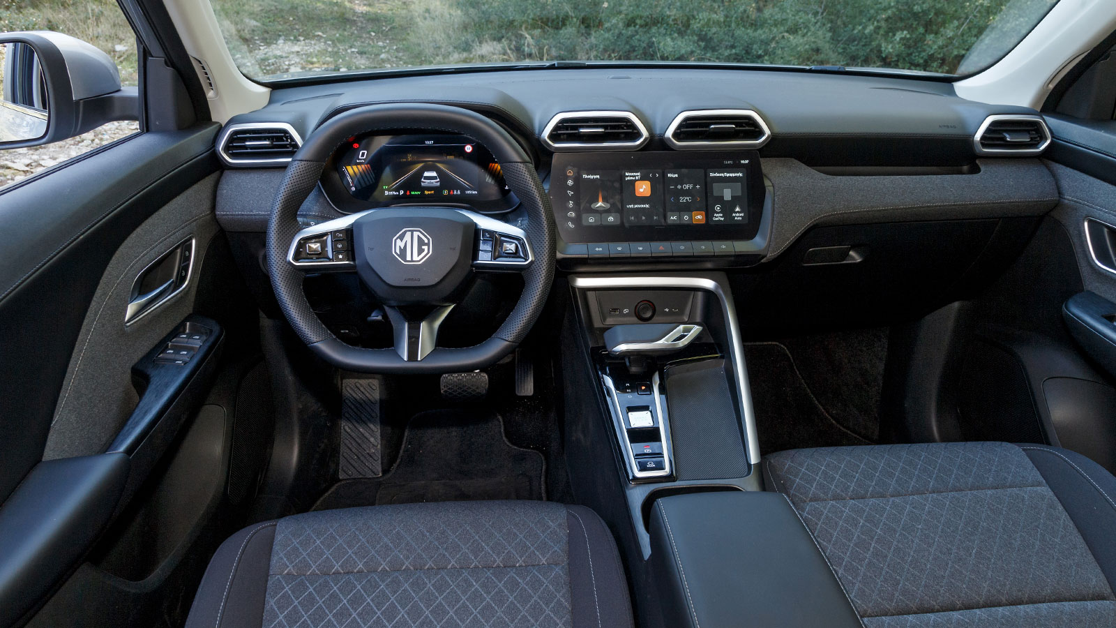 Στη βασική Excite βλέπουμε πίνακα οργάνων 12,3 ιντσών και οθόνη αφής στις 10,25 ίντσες (12,3 ίντσες στις ακριβότερες εκδόσεις).