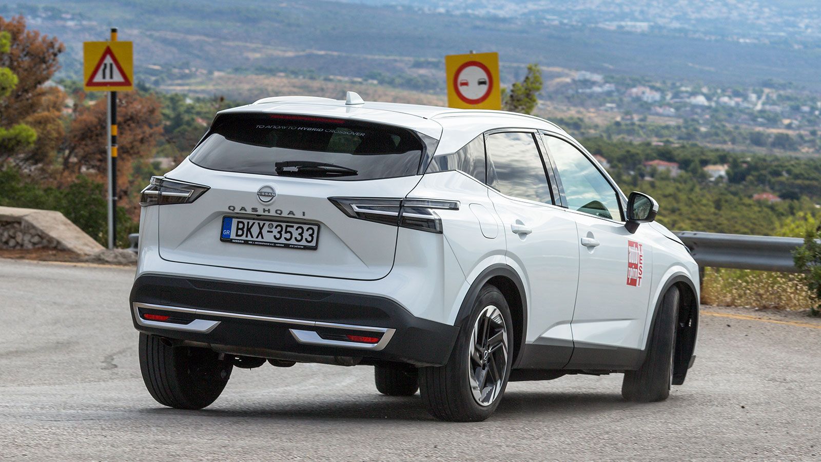 Το Qashqai είναι από τα TOP SUV στο θόρυβο εντός της καμπίνας, με νούμερα καλύτερα και από premium μοντέλα. Ακόμη και στα 140 χλμ./ώρα μέσα στο Qashqa