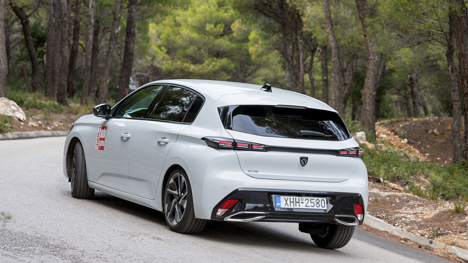 Το Peugeot 308 είναι από τα πιο ευχάριστα μικρομεσαία στο δρόμο, καθώς καταφέρνει να συνδυάζει εξαιρετικά την άνεση στην καθημερινότητα με τα δυναμικά