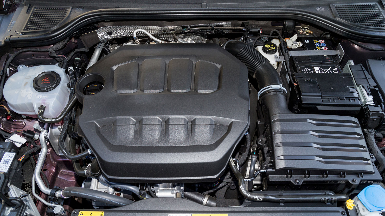 Το Golf GTI εφοδιάζεται με τον δίλιτρο evo4 κινητήρα TSI 265 ίππων, ο οποίος έχει διπλό σύστημα ψεκασμού (άμεσο και έμμεσο), turbo και δεν διαθέτει κά
