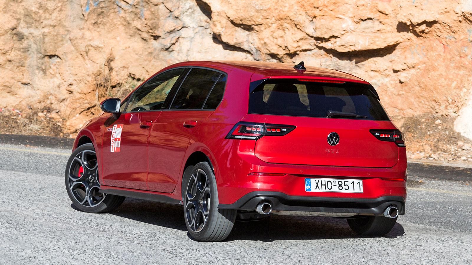 Το GTI καθίσταται εξαιρετικά γρήγορο και βρίσκει πρόσφυση με έναν μαγικό τρόπο σε κάθε δρόμο, χάρη στο ηλεκτρονικά ελεγχόμενο διαφορικό περιορισμένης 