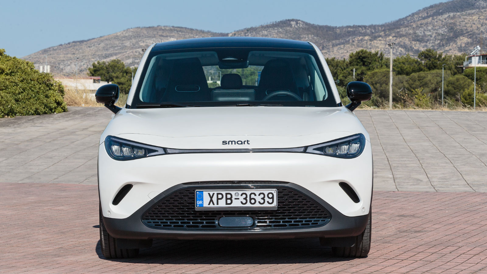 Το smart #3 στην έκδοση Pro+ προφέρεται με πολύ πλούσιο εξοπλισμό, με στοιχεία όπως πανοραμική ηλιοροφή, 19άρες ζάντες αλουμινίου, κάμερα 360 μοιρών κ