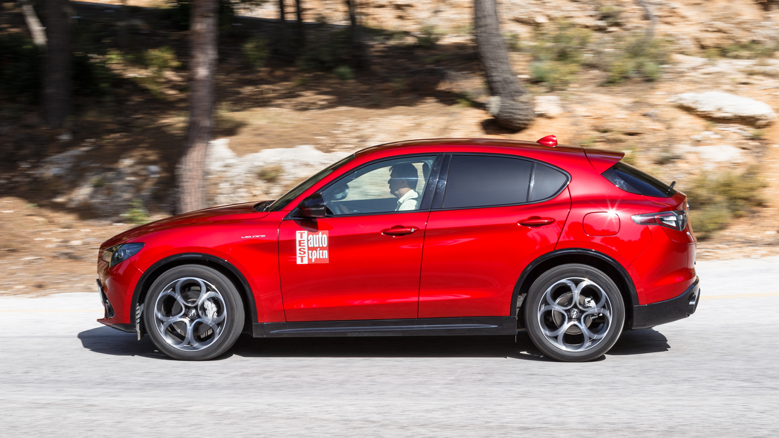 Η ροπή του κινητήρα της diesel Stelvio ανέρχεται στα 470 Nm και στην πράξη είναι σε θέση να κινήσει ιδιαίτερα σβέλτα το ιταλικό SUV.
