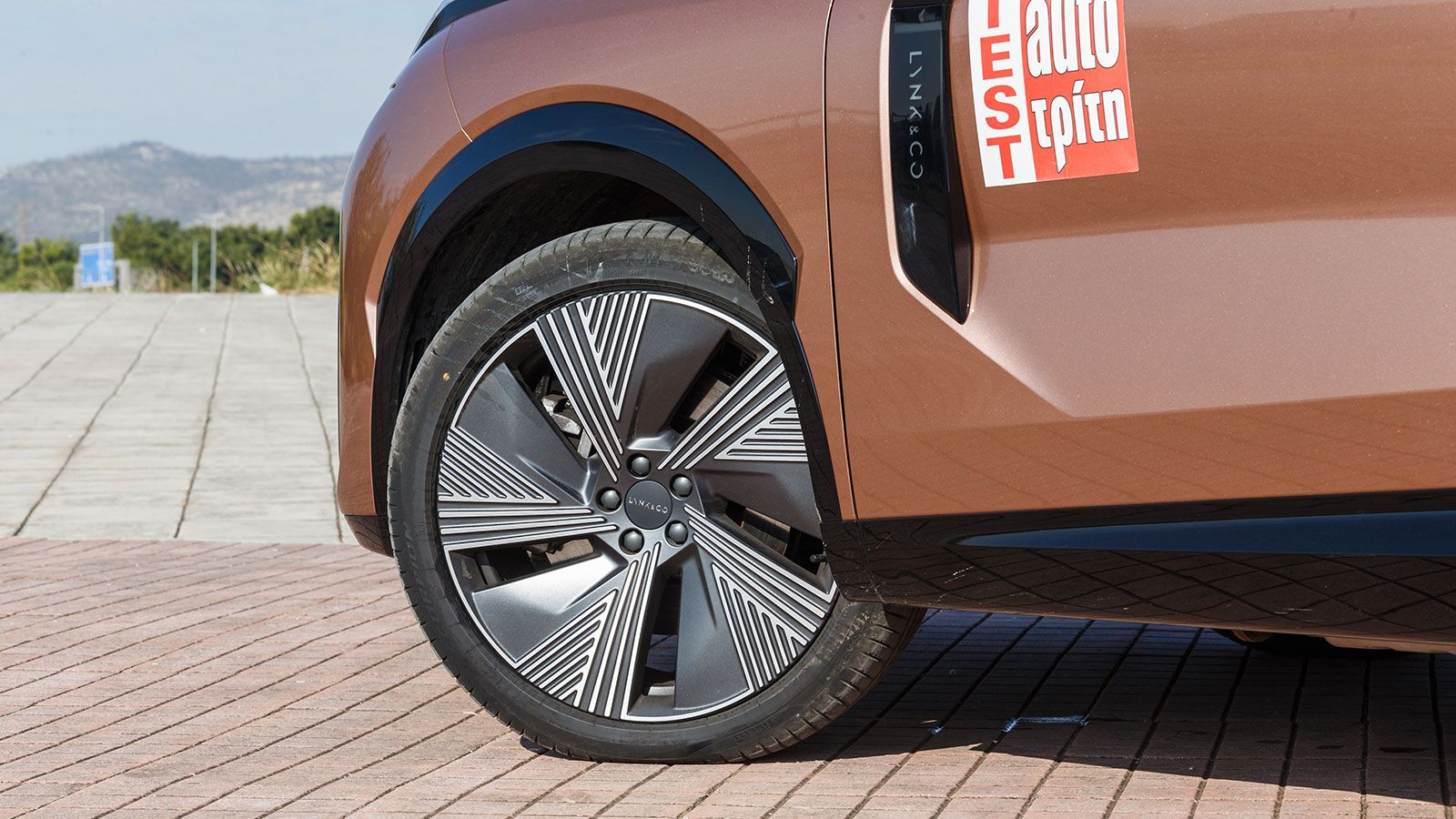 Λεπτομέρειες σχεδίασης εμπρός φτερό Lynk & Co 08