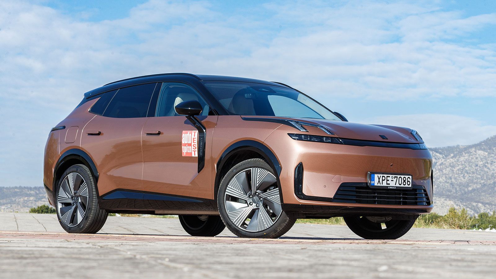 Mπροστινή όψη στατική Lynk & Co 08