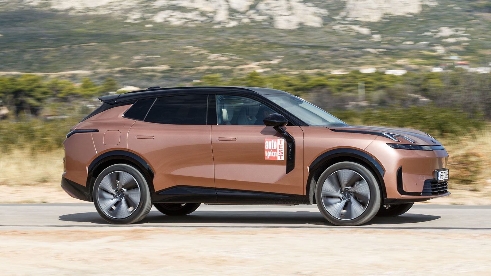 Πλαινή όψη Lynk & Co 08