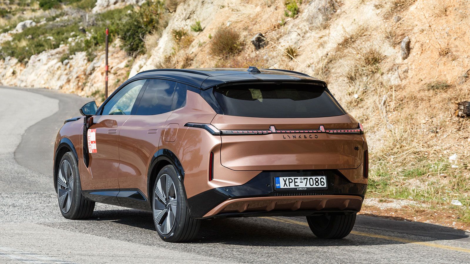 Πίσω στροφή Lynk & Co 08