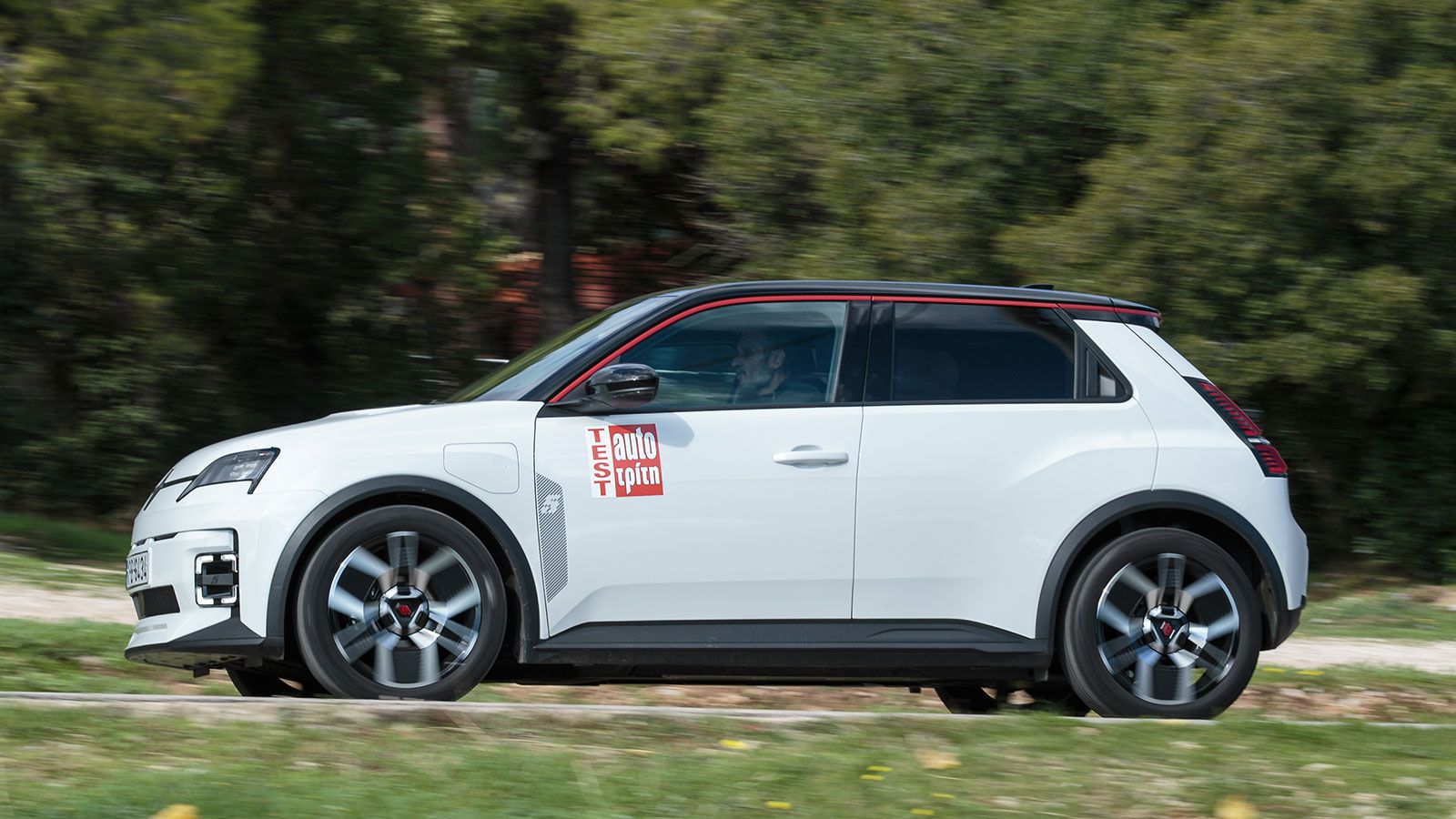 Πλαινή φωτογραφία Renault 5