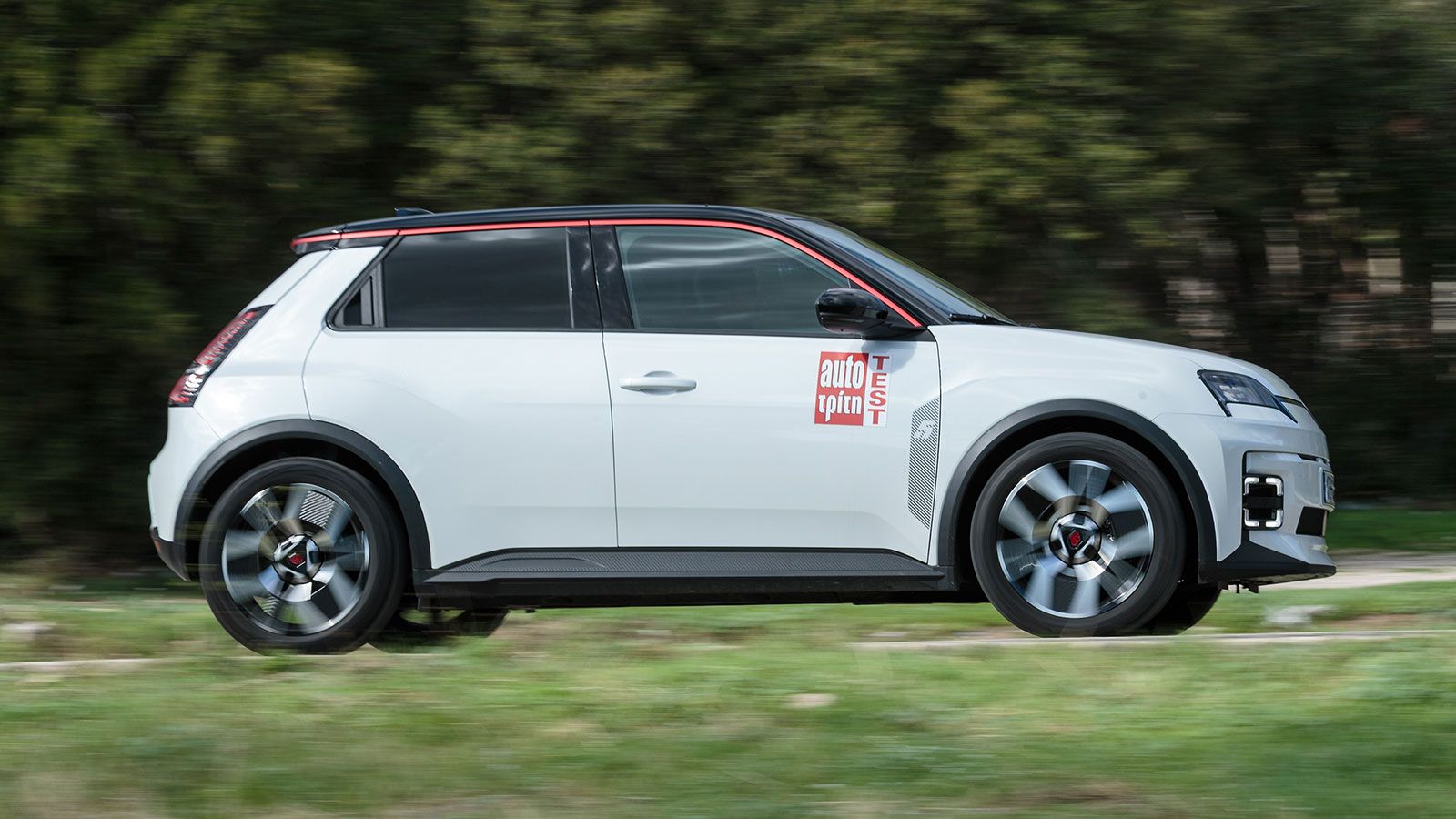 Πλαινή φωτογραφία Renault 5