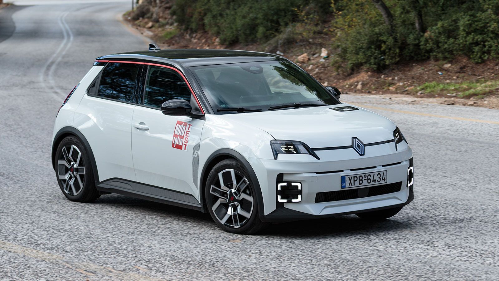 Renault 5 φωτογραφία από στροφή εμπρός