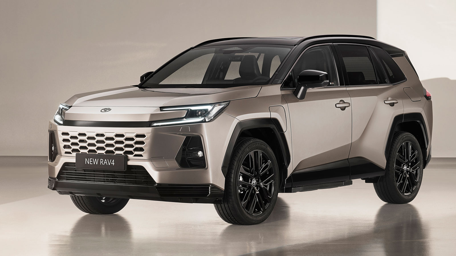 Νέο Toyota RAV4: Πιο high-tech με ιπποδυνάμεις έως 304 άλογα