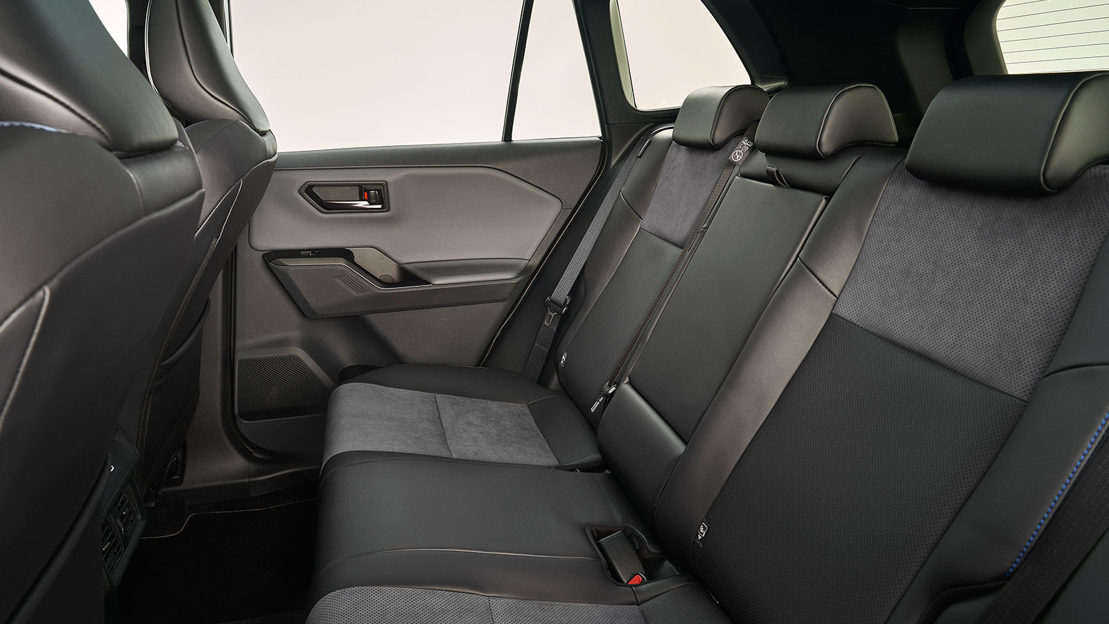 Νέο Toyota RAV4: Πιο high-tech με ιπποδυνάμεις έως 304 άλογα