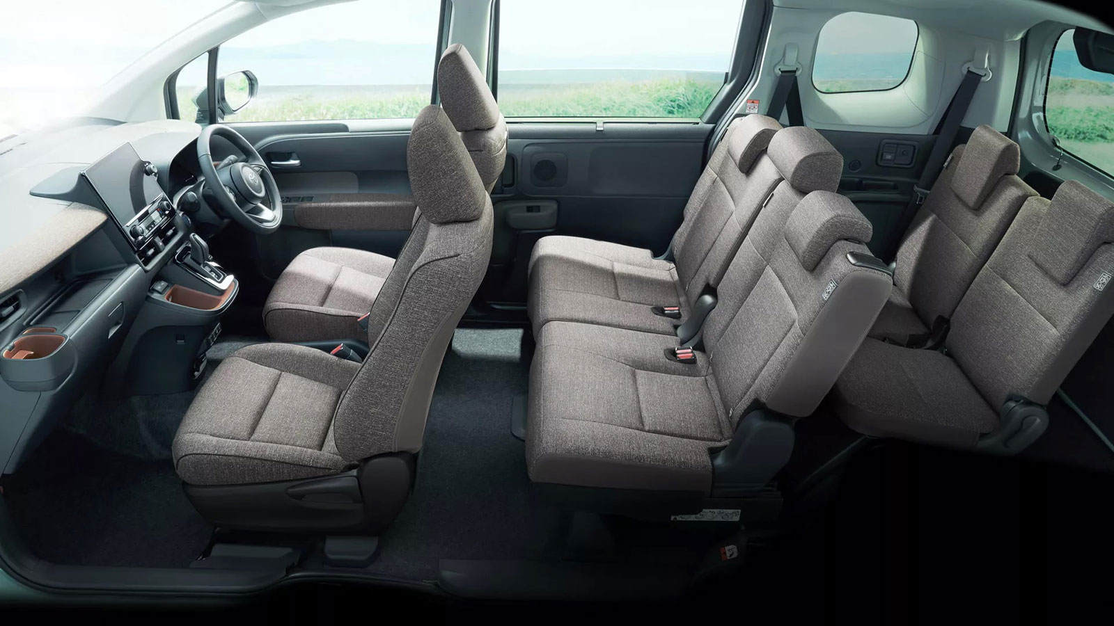 Το Toyota Sienta Juno είναι αυτοκίνητο, γραφείο & δωμάτιο μαζί