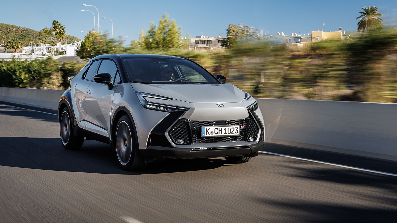 Οδηγούμε το νέο Toyota C-HR: Υβριδικό με 140 ή 198 άλογα