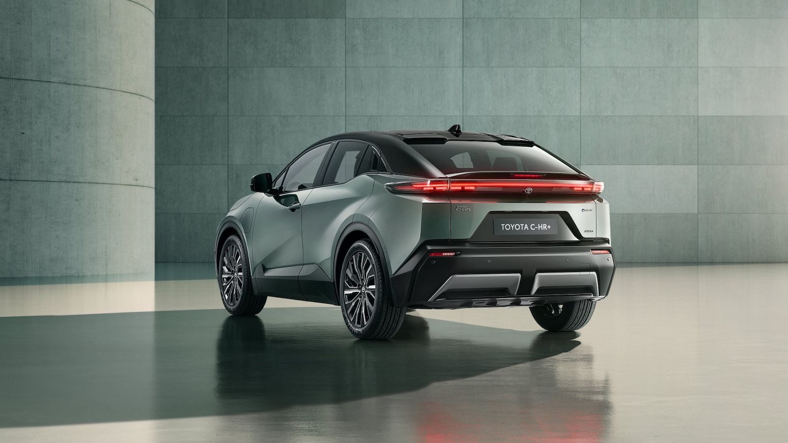 Toyota C-HR+ rear