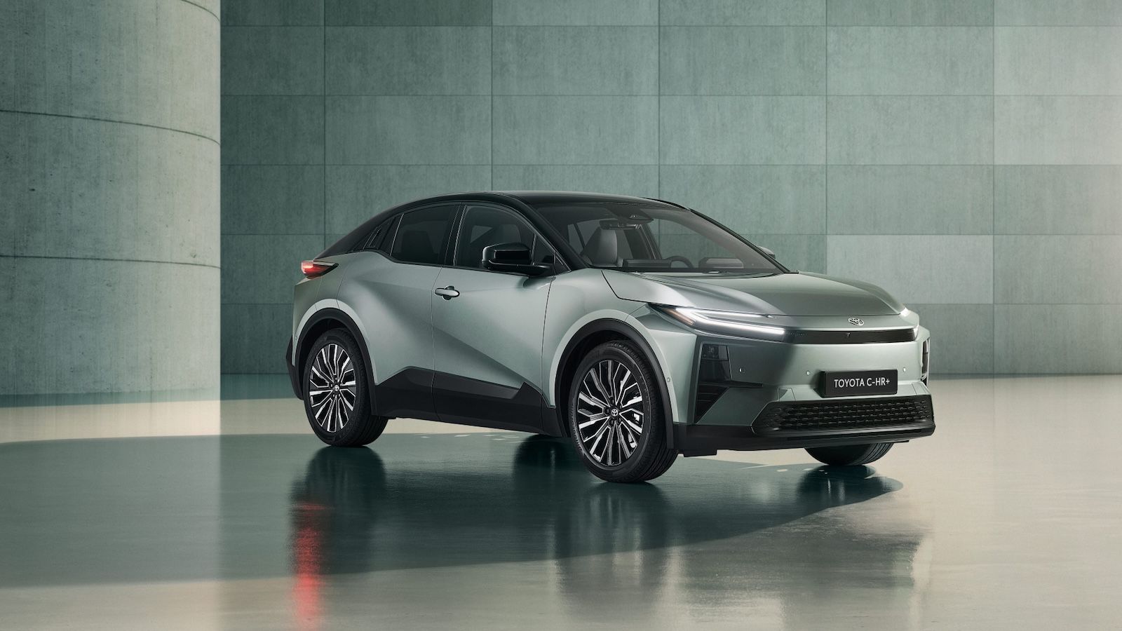 Toyota C-HR+ front