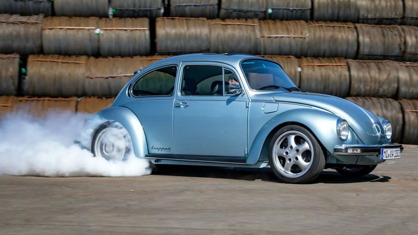 Σκαραβαίος με μοτέρ Tesla 600+ ίππων και μπαταρία Porsche!