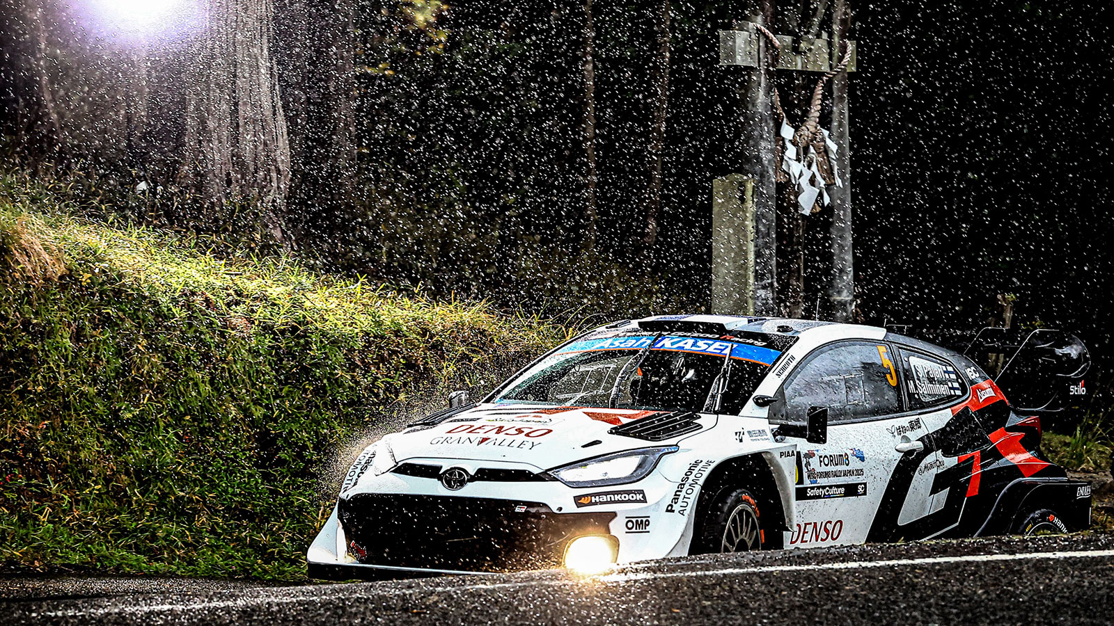 WRC Rally Ιαπωνίας 2025: Νίκη για Ogier - 1-2-3 στο podium για την Toyota