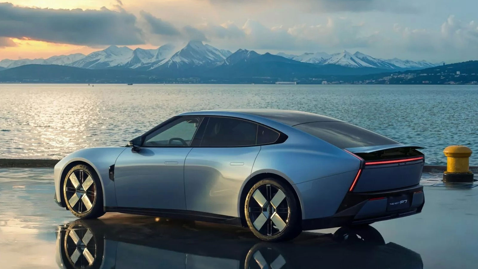 To νέο XPeng P7 έχει αυτονομία 820 χλμ. και HUD 87 ιντσών