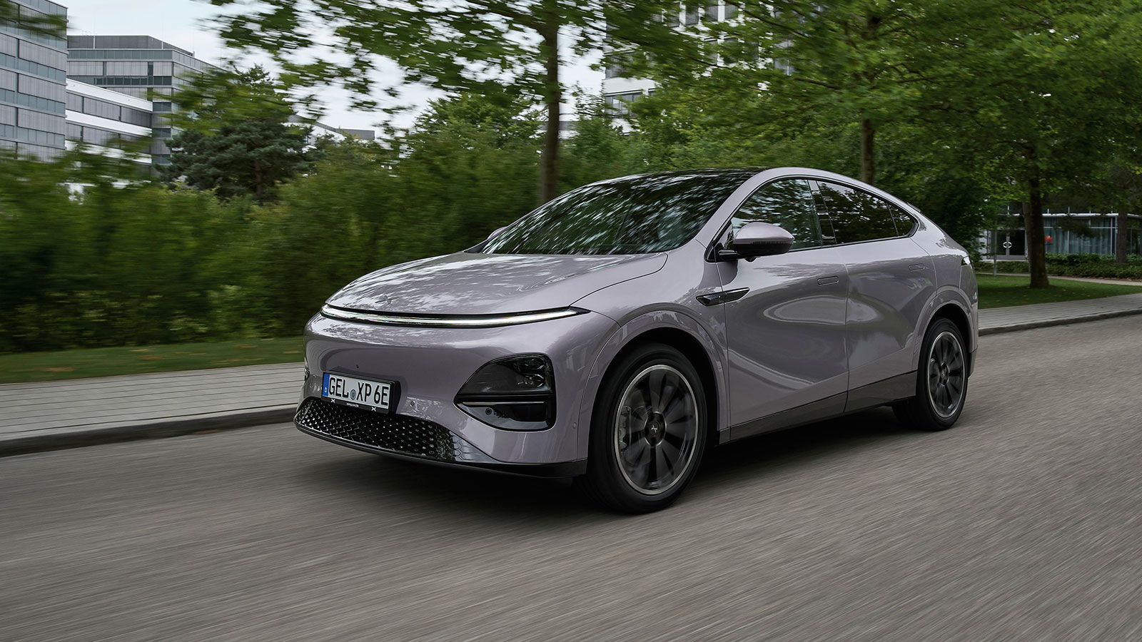 H έκδοση Performance του XPeng G6 είναι τετρακίνητη και διαμορφώνει έναν ευχάριστο οδηγοκεντρικό χαρακτήρα.