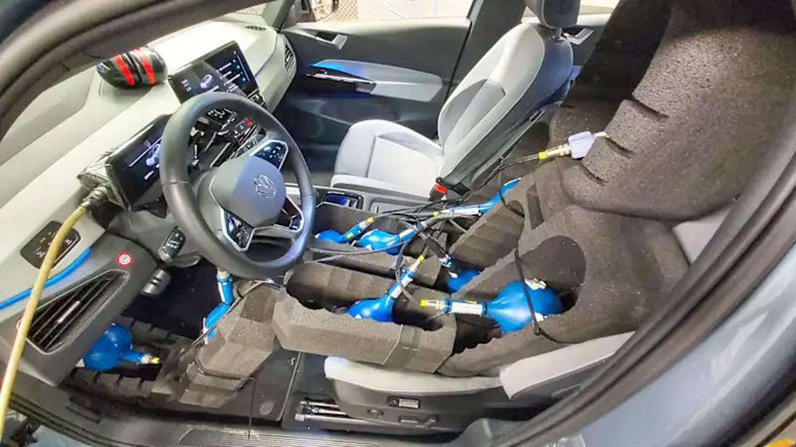 Με 10 αισθητήρες σε ολόκληρο το σώμα, μετρήθηκε η ηλεκτρομαγνητική ακτινοβολία σε πραγματικές συνθήκες.