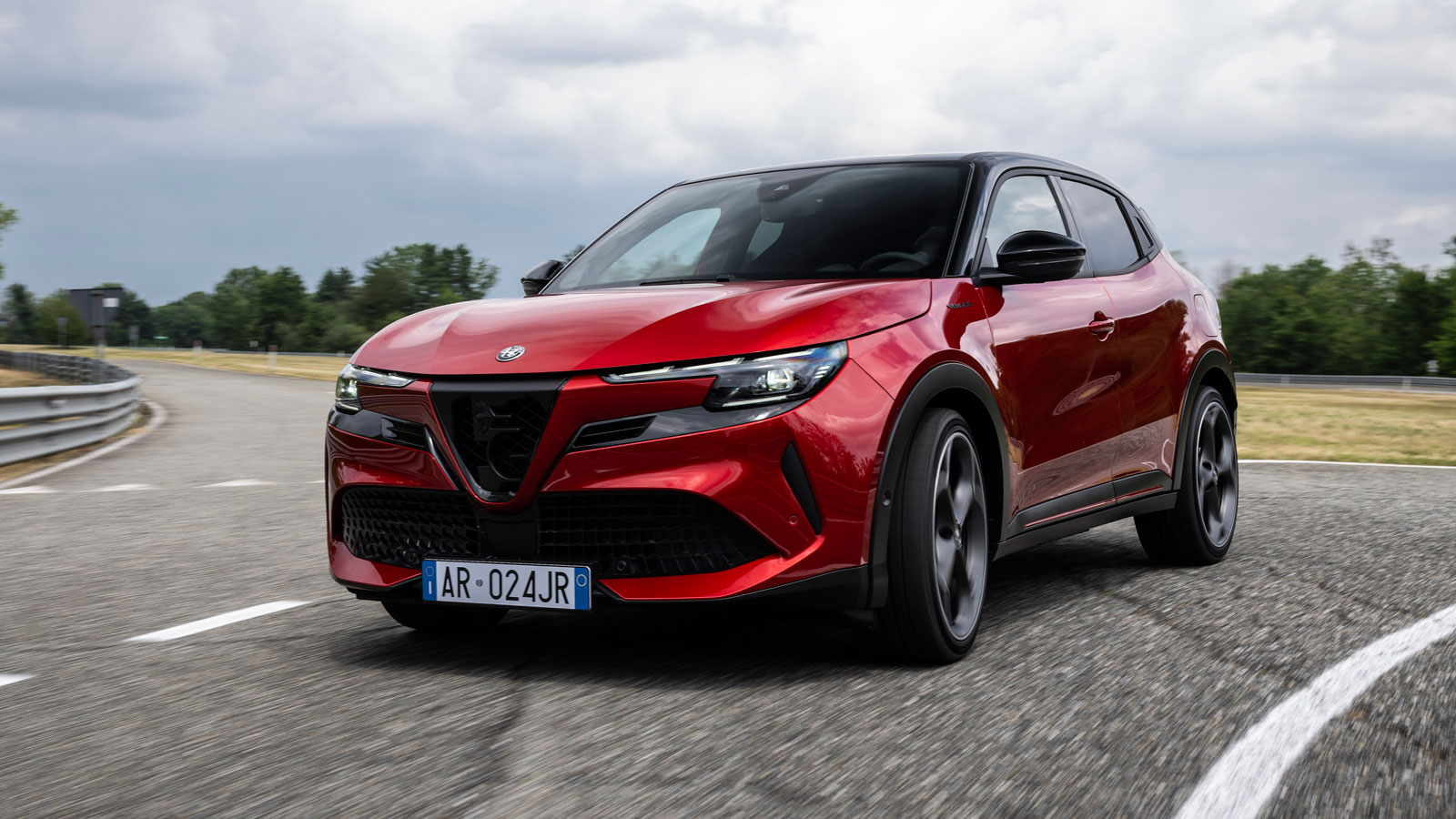 Πού ξεχωρίζει η κορυφαία Alfa Romeo Junior Veloce με τα 281 άλογα;