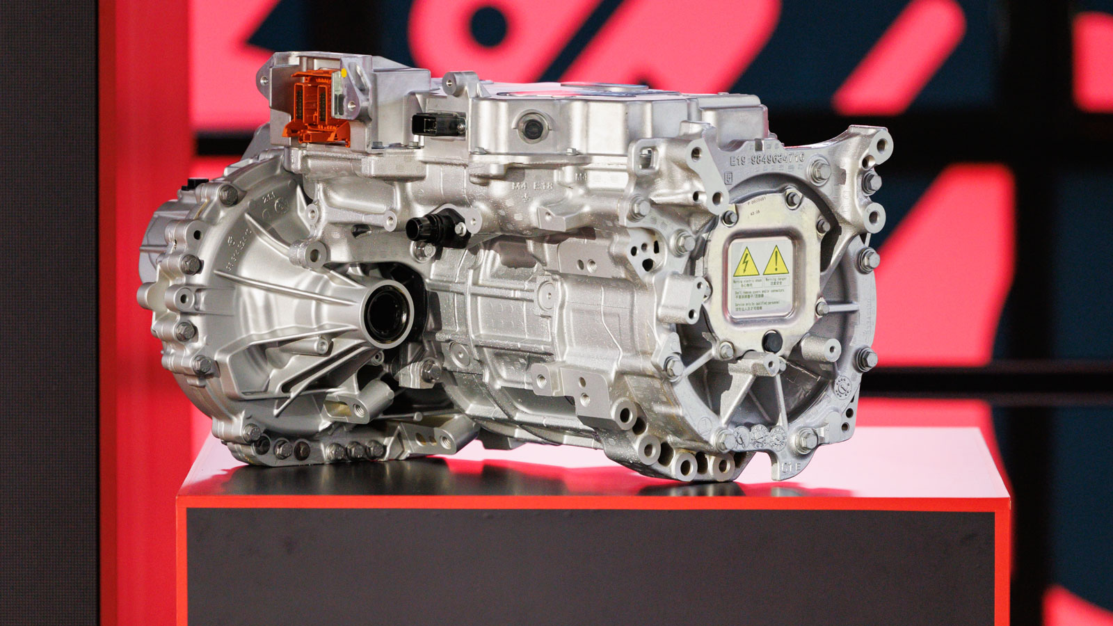 Με ανεπίσημη ονομασία M4+, ο ηλεκτροκινητήρας των 281 ίππων είχε αρχικά απόδοση στα 240 άλογα, όμως οι μηχανικοί στο Τορίνο βελτίωσαν την απόδοση, για