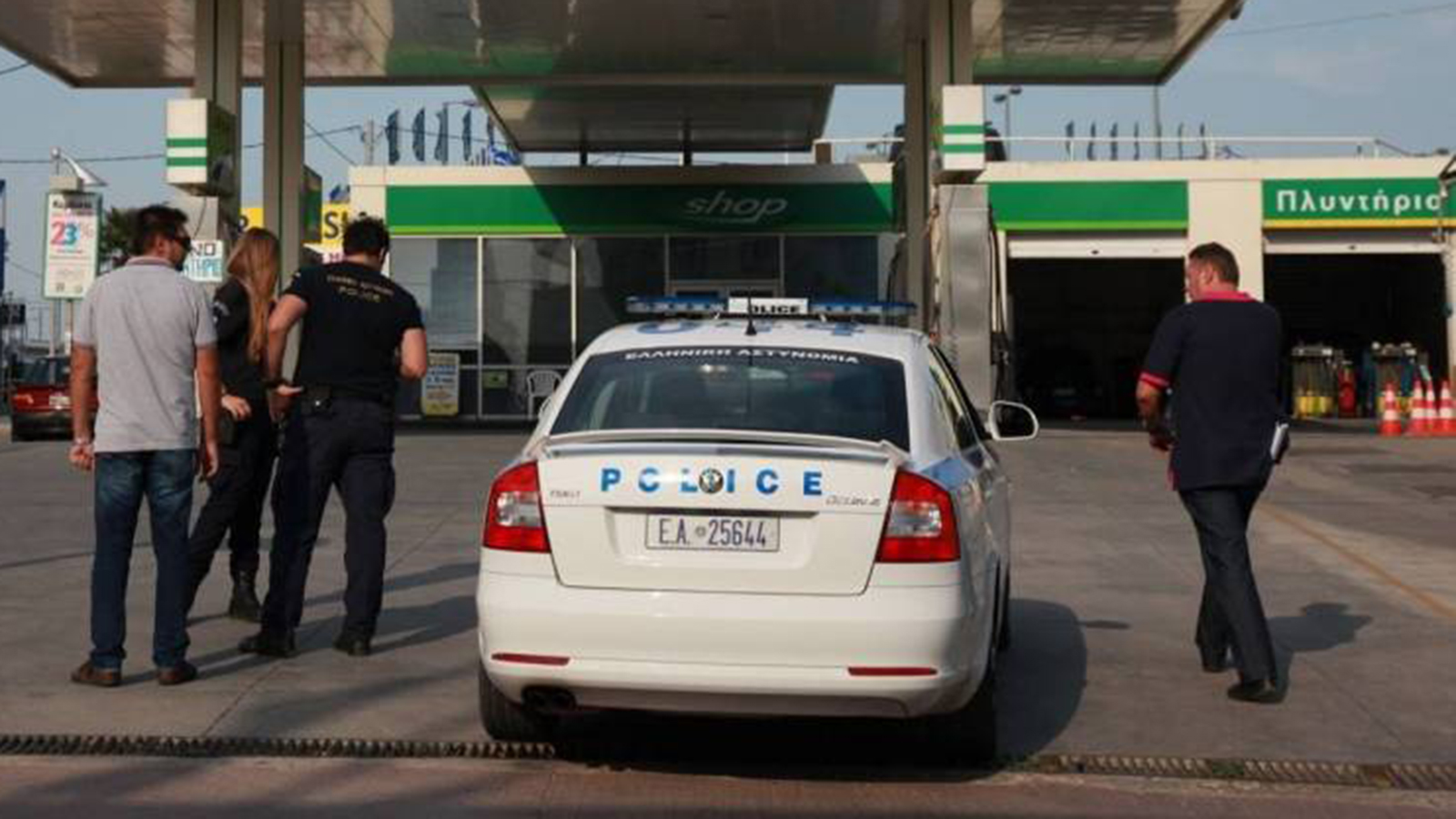 ΕΛ.ΑΣ.: Χειροπέδες στον ληστή των βενζινάδικων σε Περιστέρι & Καμίνια