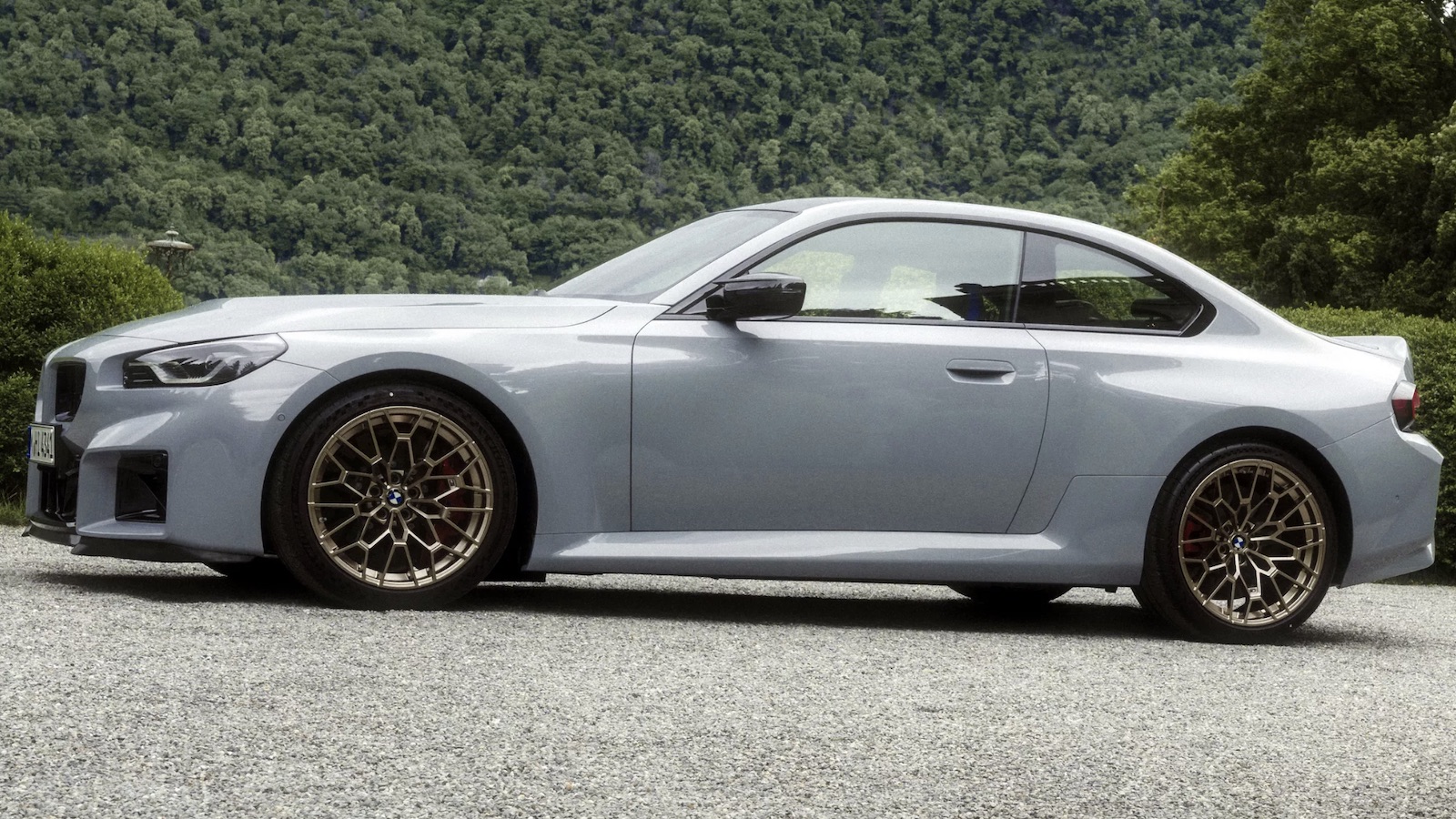BMW M2 CS: Επίσημη πρεμιέρα με 530 ίππους και άγρια όψη