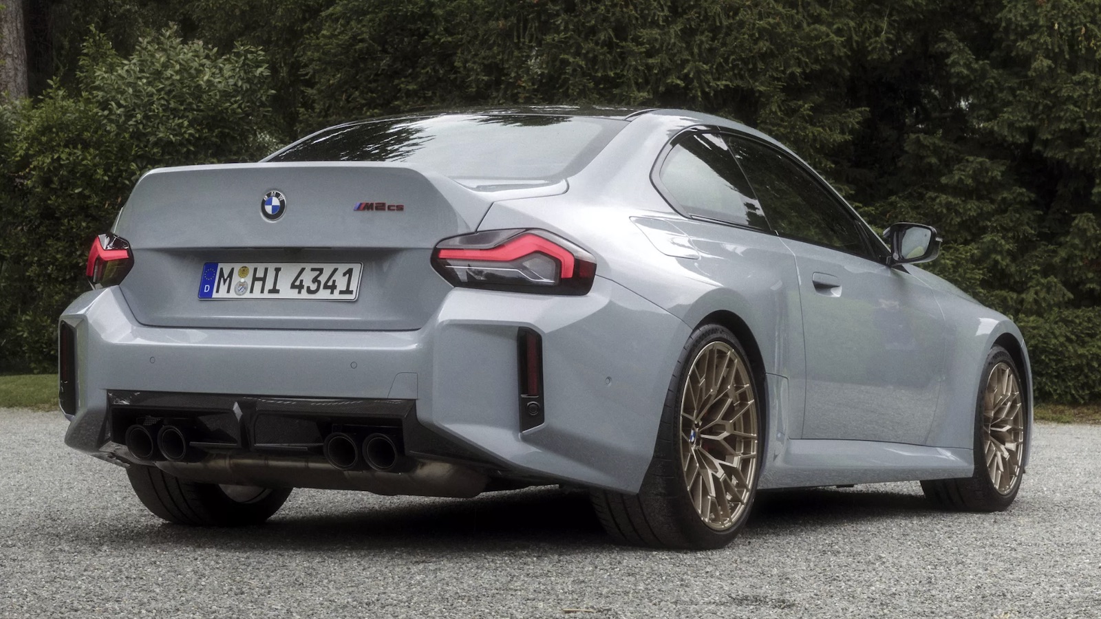 BMW M2 CS: Επίσημη πρεμιέρα με 530 ίππους και άγρια όψη