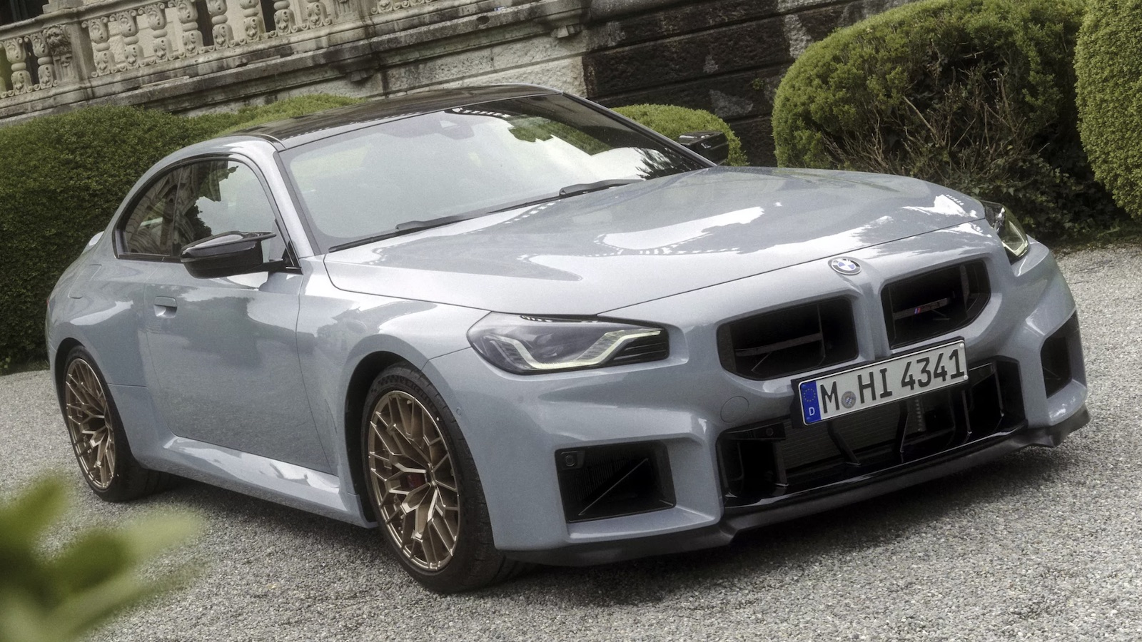BMW M2 CS: Επίσημη πρεμιέρα με 530 ίππους και άγρια όψη