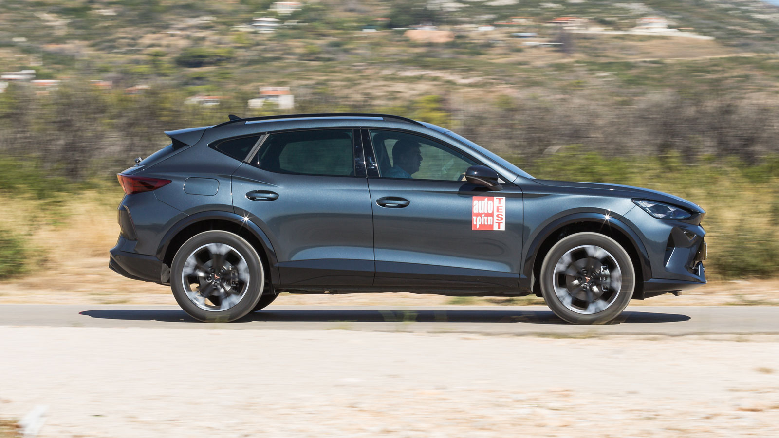 Συνδυάζοντας την τεχνολογία λειτουργίας με δύο κυλίνδρους, όταν το επιτρέπουν οι συνθήκες, με την ήπια υβριδική τεχνολογία και τη δυνατότητα για ελεύθ