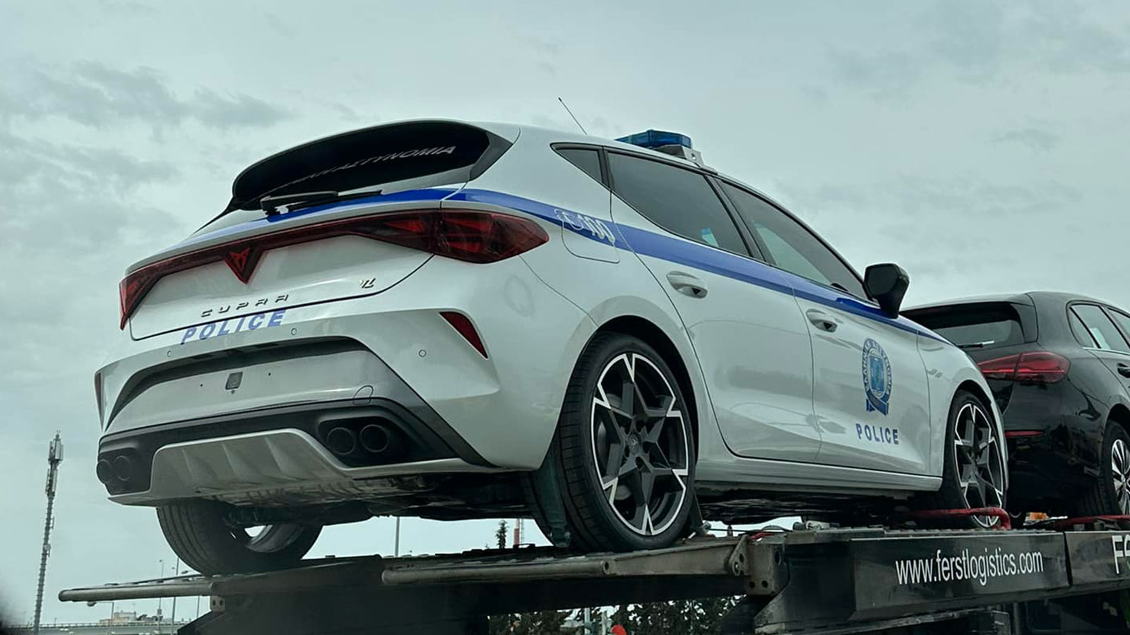 Περιπολικό CUPRA Leon VZ με 300 άλογα